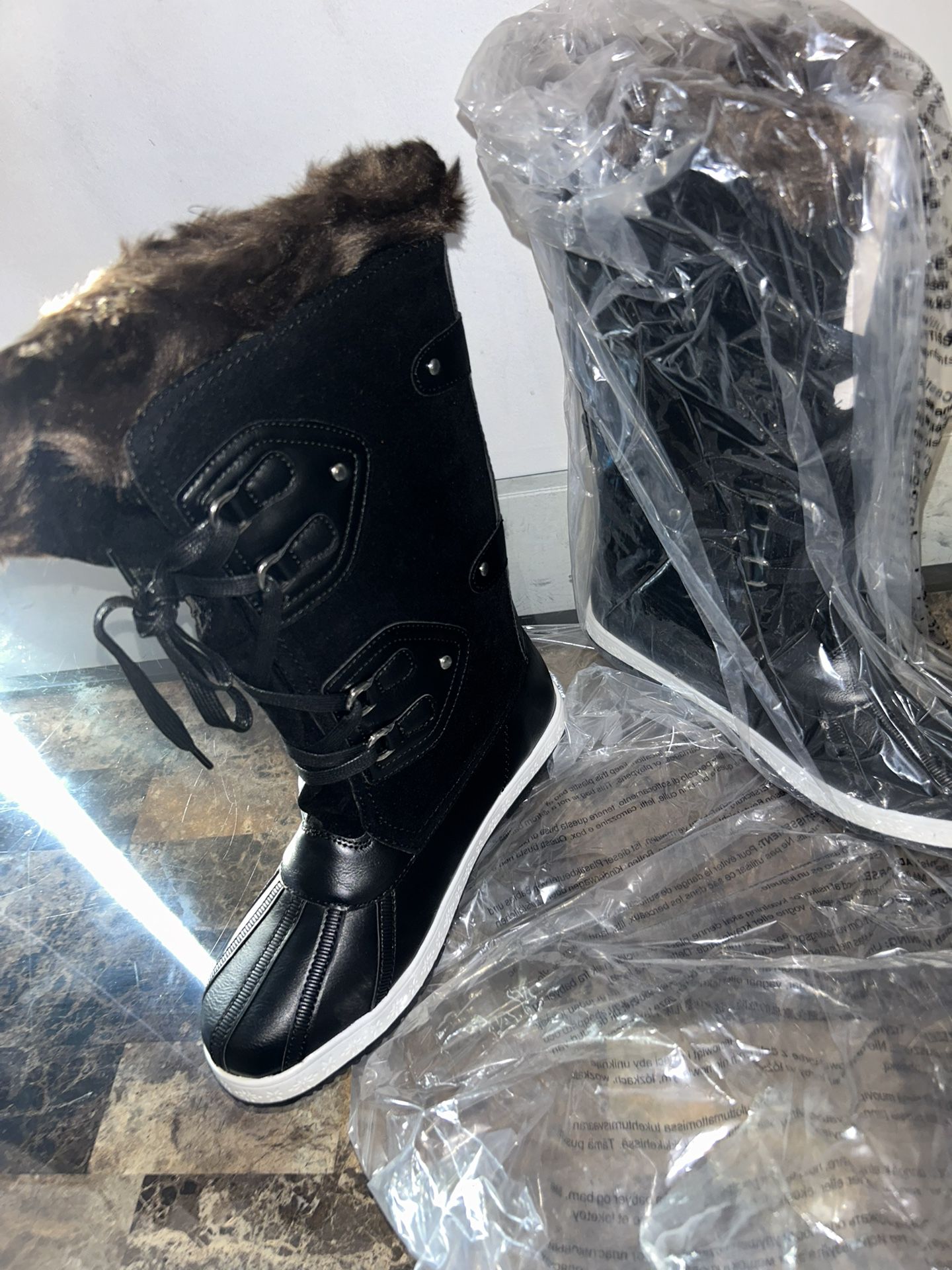 Women’s Boots Snow Winter size 8