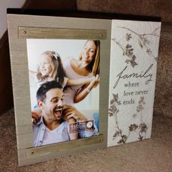 Table/Wall Family Picture Fame! 4x6 Picture! Brand New! - $12 (43612)
‹image 1 of 4›
Table/Wall Family Picture Frame! 4x6 Picture! Wood  Brand New!