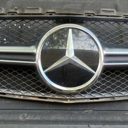 15-19’ Mercedes C63s Amg OEM GRILL & EMBLEM