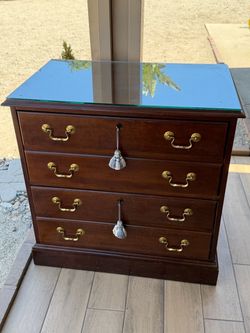 Beautiful wooden File Cabinet 🗄️.  With Keys 🔑
