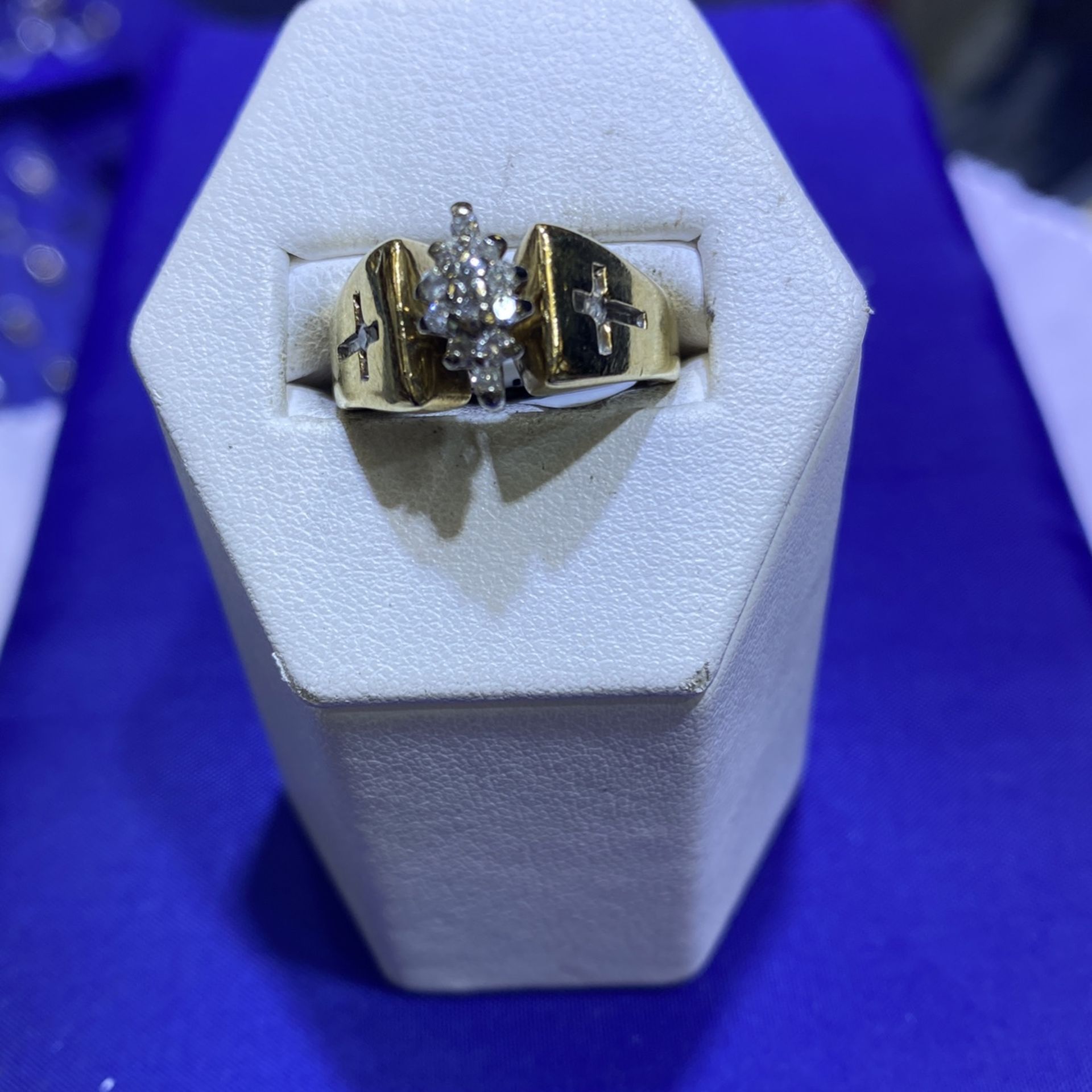 10KT Gold Diamond Ring