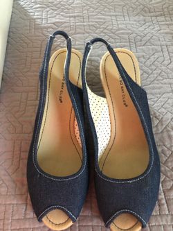 Barely used wedge shoes size 9