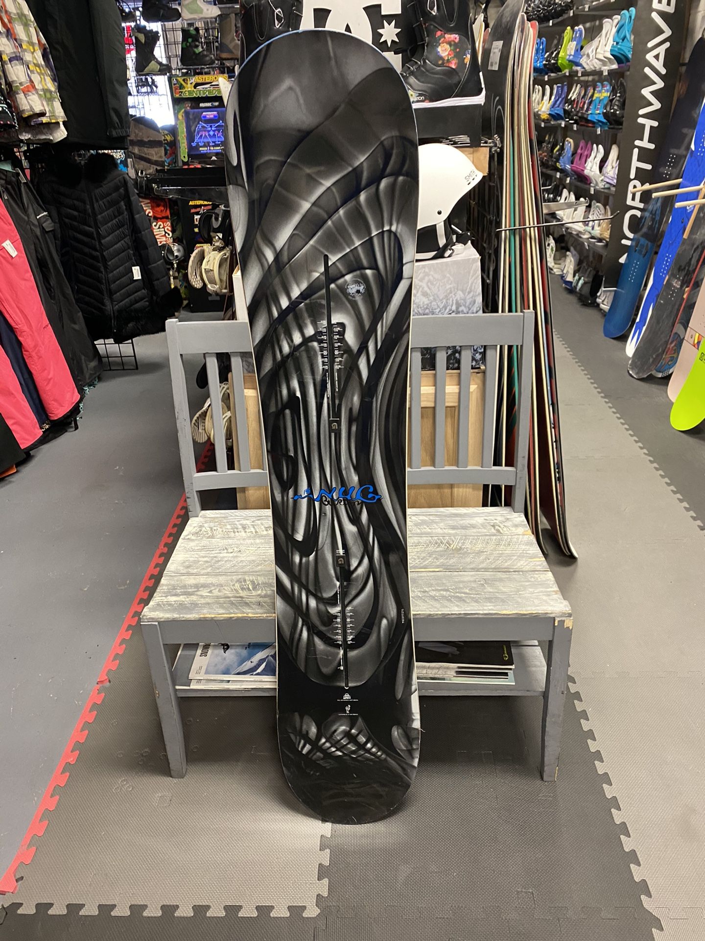 Burton Nug 146 rocker channel snowboard certified with warranty