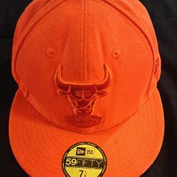 Chicago Bulls Cap New Era 59Fifty Fitted• Size 7 1/4• Cyan Red Pre•Owned