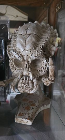 Predator resin skull movie prop super nice