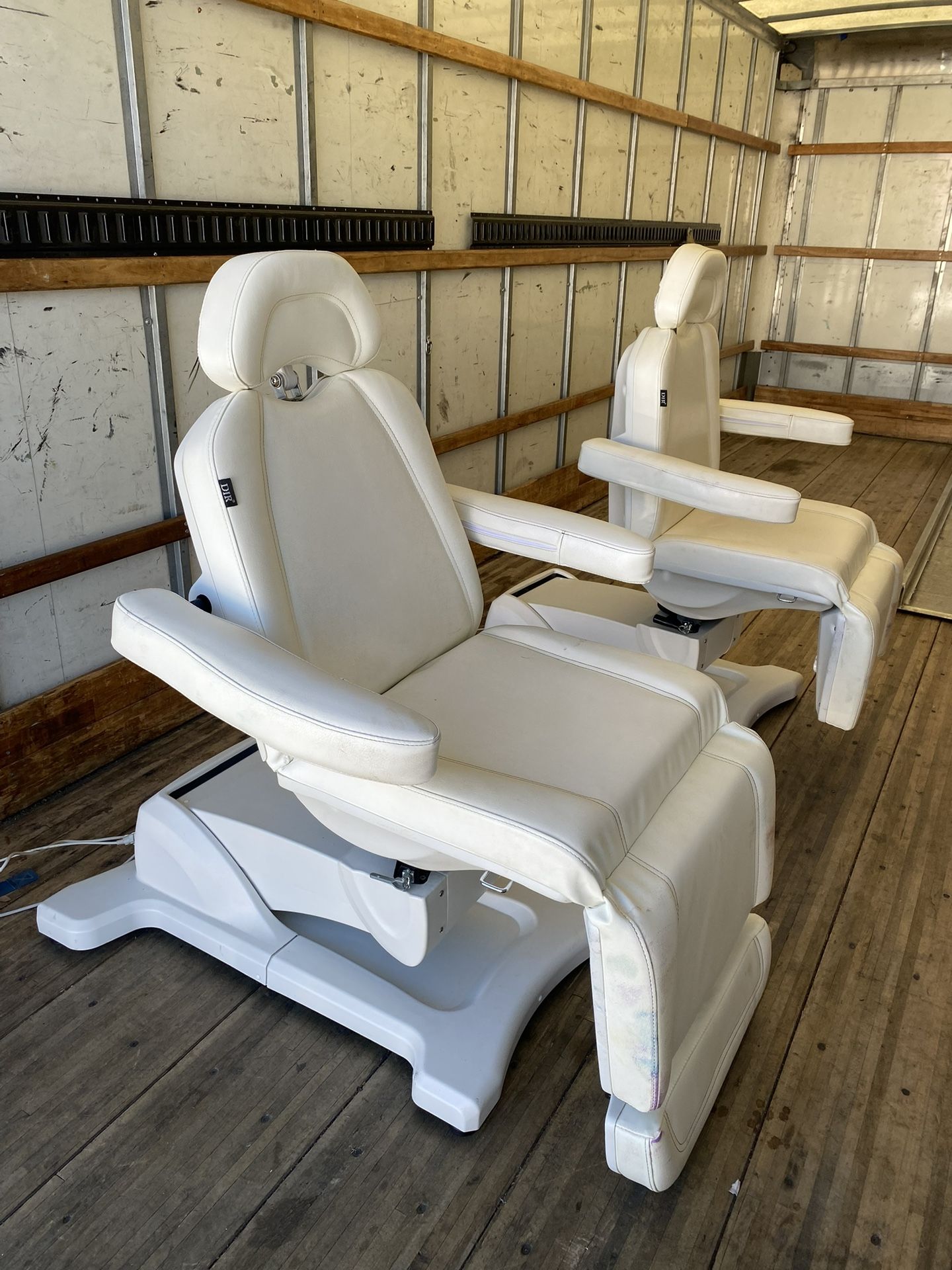 DIR Pavo Electric Rotating Medical Grade Dentist Esthetician Facial Hair Nail Salon Spa Tattoo Chairs – 4 Motor Swivel Treatment Tables