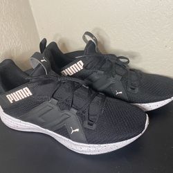 Women’s Pumas Size 10