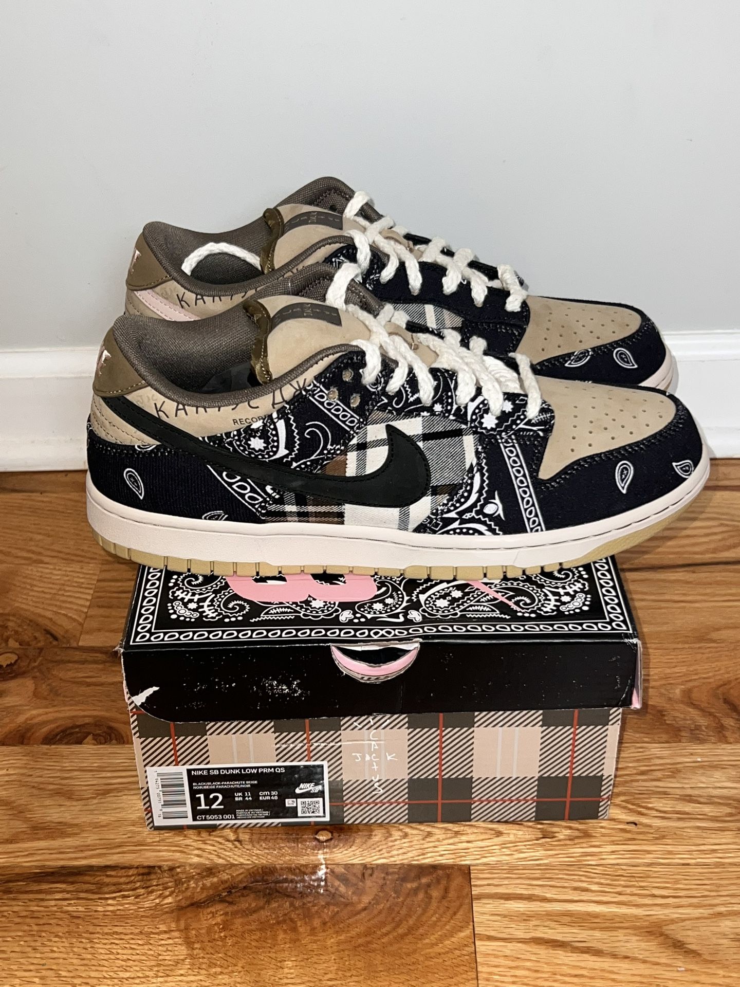 Travis Scott Dunk Lows Men’s Size 12 Brand Jordan
