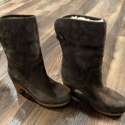 UGG Australia Suede Boots Size 6