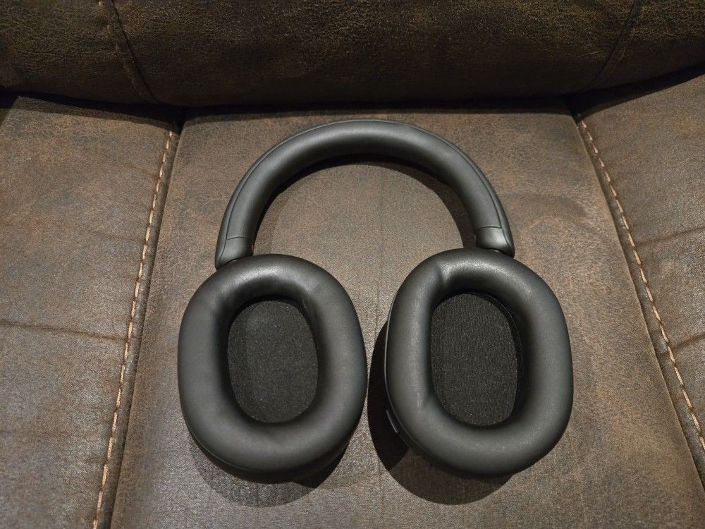 Sony WH-1000XM5 Headphones In MINT Condition!
