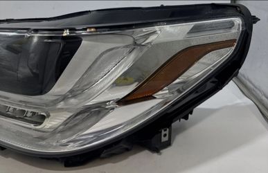 2019 lincoln navigator OEM driver side headlight