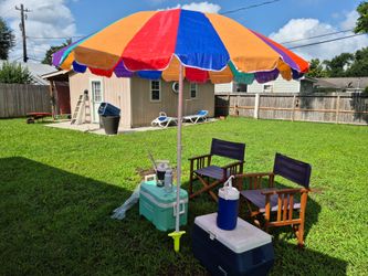 Nice Used Outdoor beach accessories. Everything included.