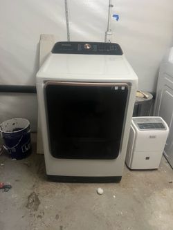 Samsung dryer barely used open to offers