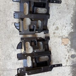 03-07 Chevy Silverado / Chevy Avalanche Headlights brackets 2pcs