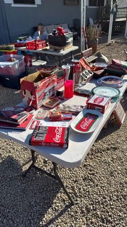 Hundreds Of Collectibles Coca Cola Items
