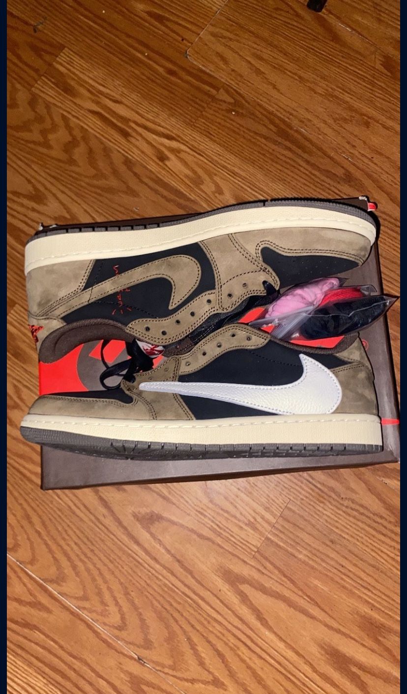 Travis Scott Jordan 1 Retro Low Mocha Size 11.5