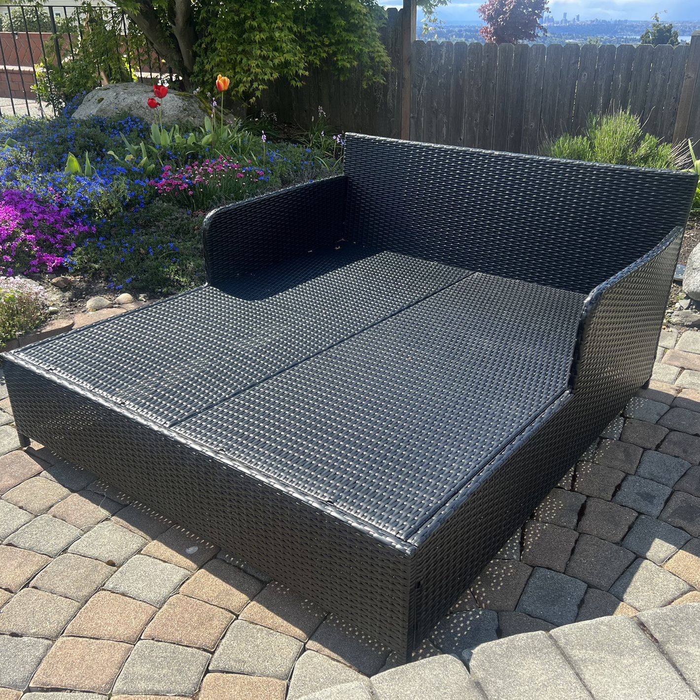 SAFAVIEH Outdoor Daybed Sofa w/ Cover - Black (no cushions)