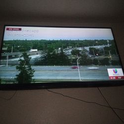 LG TV 40" *70"