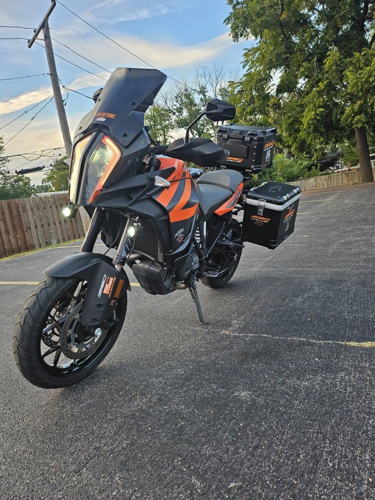 KTM 1290 SUPER ADVENTURE S 2019 / 16900 MILES