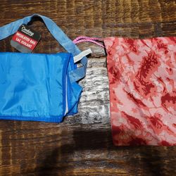 BRAND NEW LUNCH BAGS - ONE INSULATED WITH ZIPPER  & ONE ISNT.