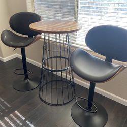 Counter Height Table And Stools 