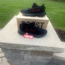 Yeezy 350 V2 Bred (Size 8.5)