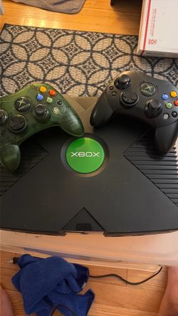 Xbox og 2 controllers halo green controller