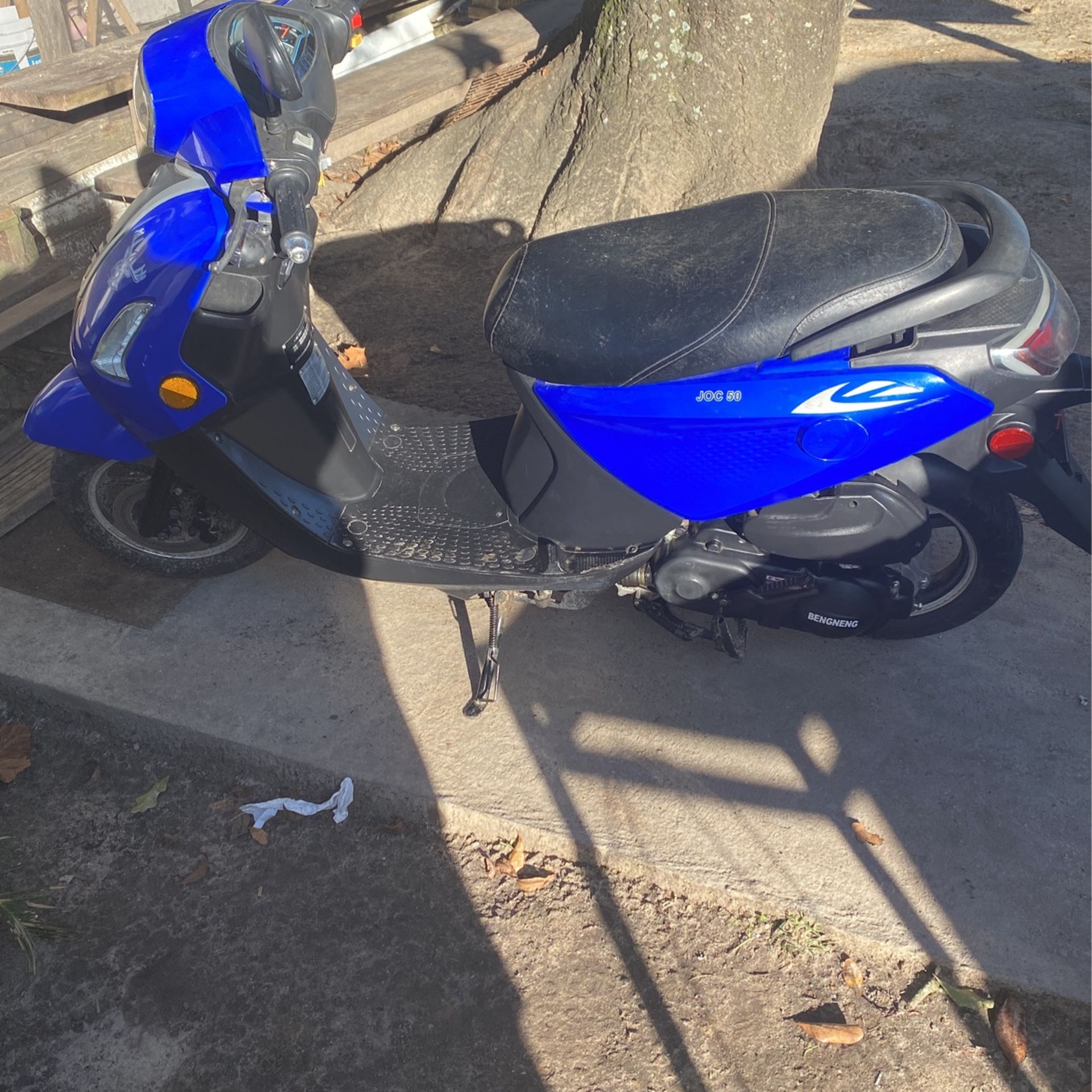 $800  49 Cc Scooter 