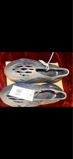 Adidas Foam Runner Onyx  size 9