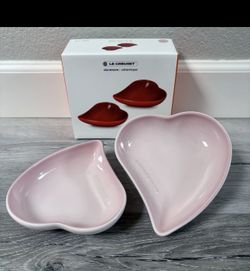Le Creuset SET of 2 Sphere HEART Petal Dishes SHELL PINK Stoneware New in Box