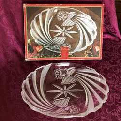 Gorham “Angels of Peace” 16” Oval Platter with Box. Heavyweight glass. In excellent condition.
