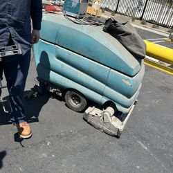 Tenant 5700 Cylindrical Walk Behind Self Scrubber 