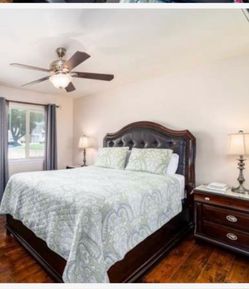 Beds with matress and 2 desks