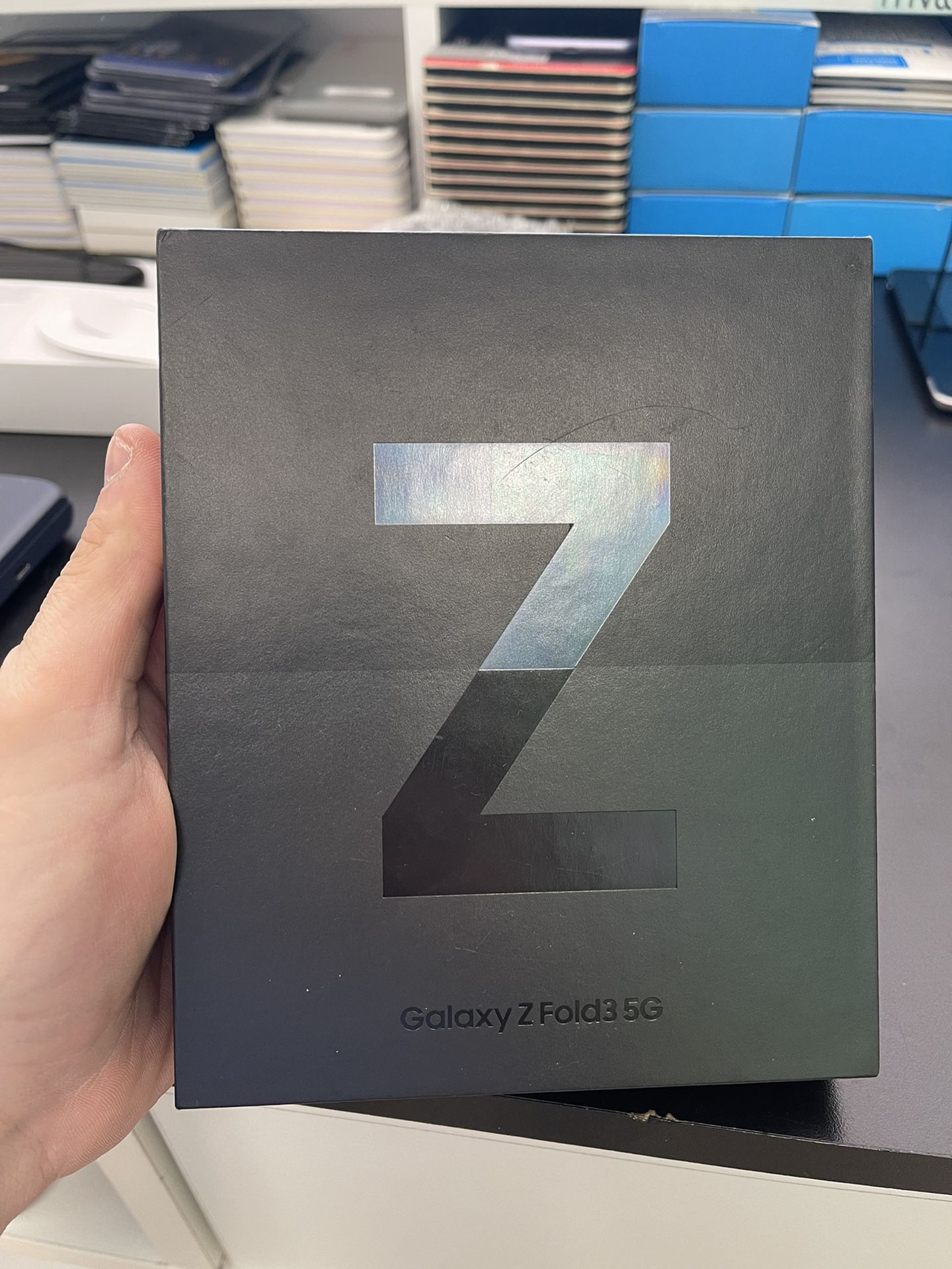 Finance New Samsung Galaxy Z Fold 3 5G 256GB - Only $50 down today!