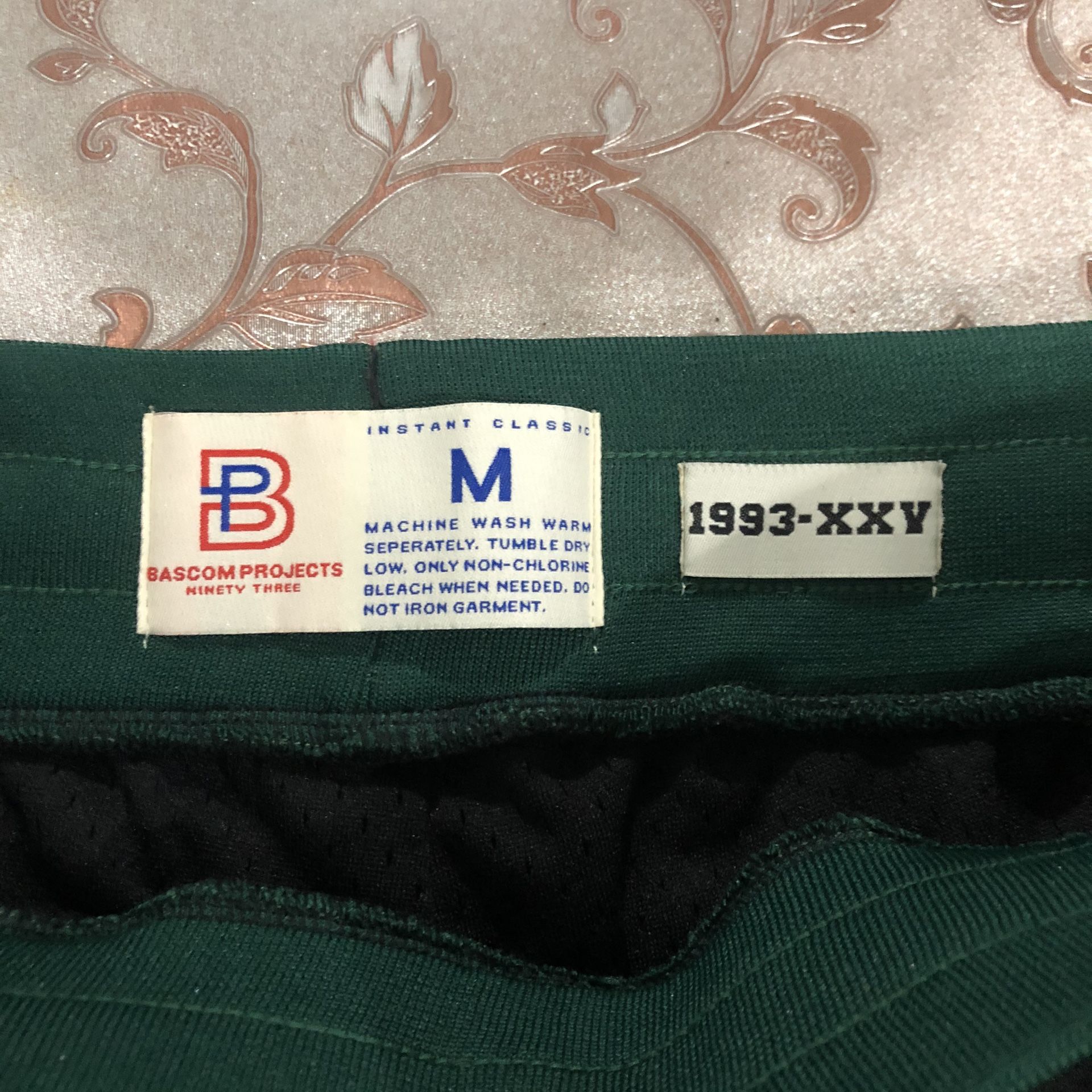 Basketball zipper shorts Size M