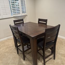 Dining Room Table(Ashley Furniture)
