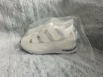 Shoes size 8