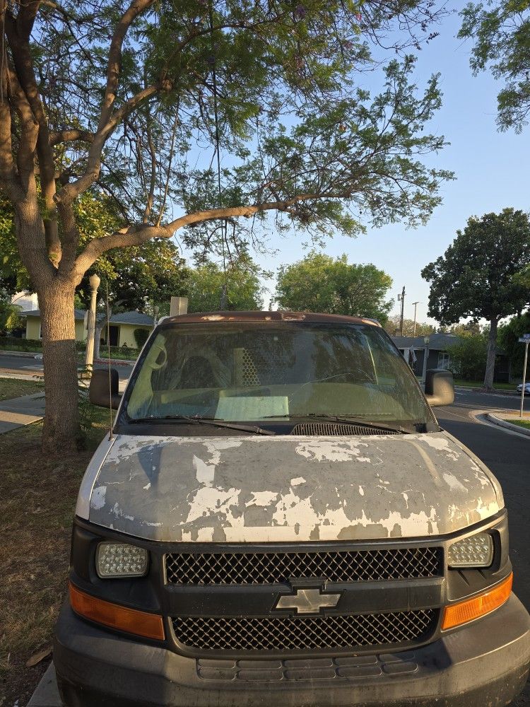 Chevy Express 2500