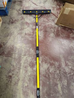 Rubbermaid Commercial 24-in Double Straight Rubber Floor Squeegee with Fiberglass Handle