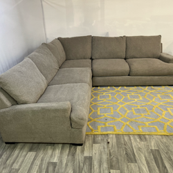 ( Delivery Available ) Broyhill Large Light Gray Sectional Couch