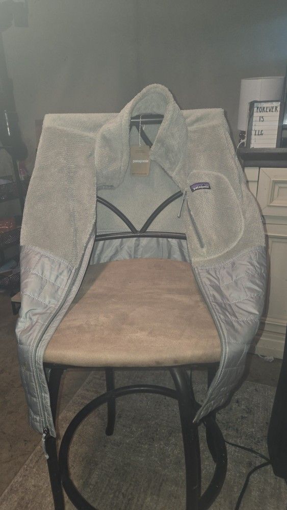 New Never Worn Woman's Patagonia Jacket With Tags 