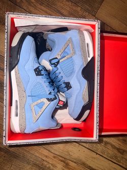 Air Jordan 4 Retro GS ‘University Blue’  Size 7Y, Lightly used