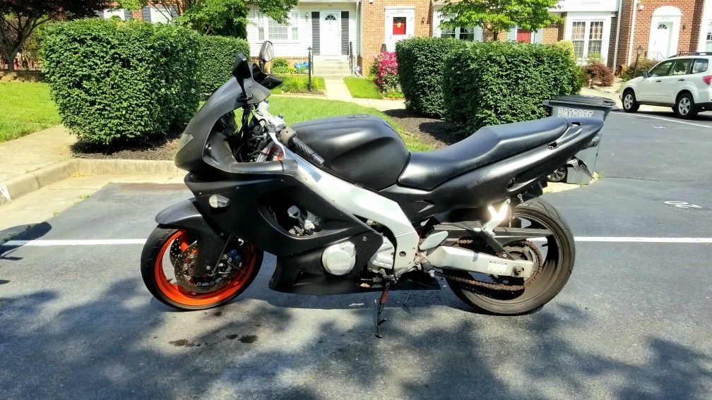 Yamaha YZF600R sports motorcycle