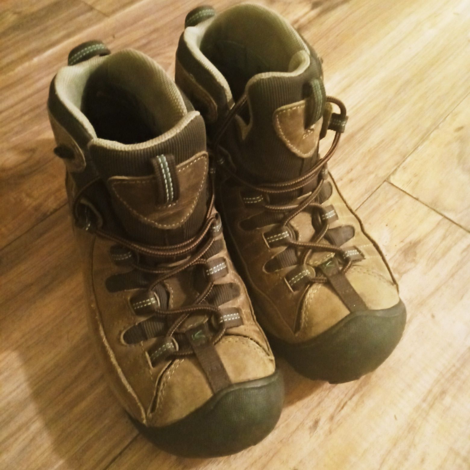 Keen size 11 hiking boots