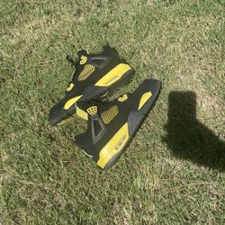 Jordan 4 Thunder 