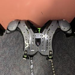 X-tech X2 football shoulder pads Size Medium 18"-19" Skill