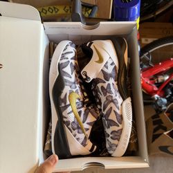 Grade School Kobe’s Sizes 5.5y, 6.5y, 7y