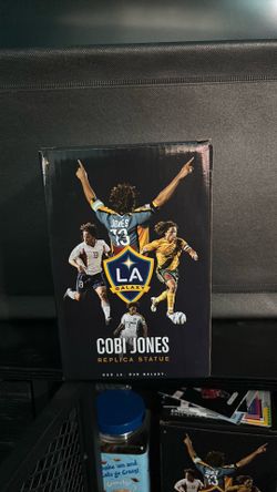 Cobi jones statue La Galaxy