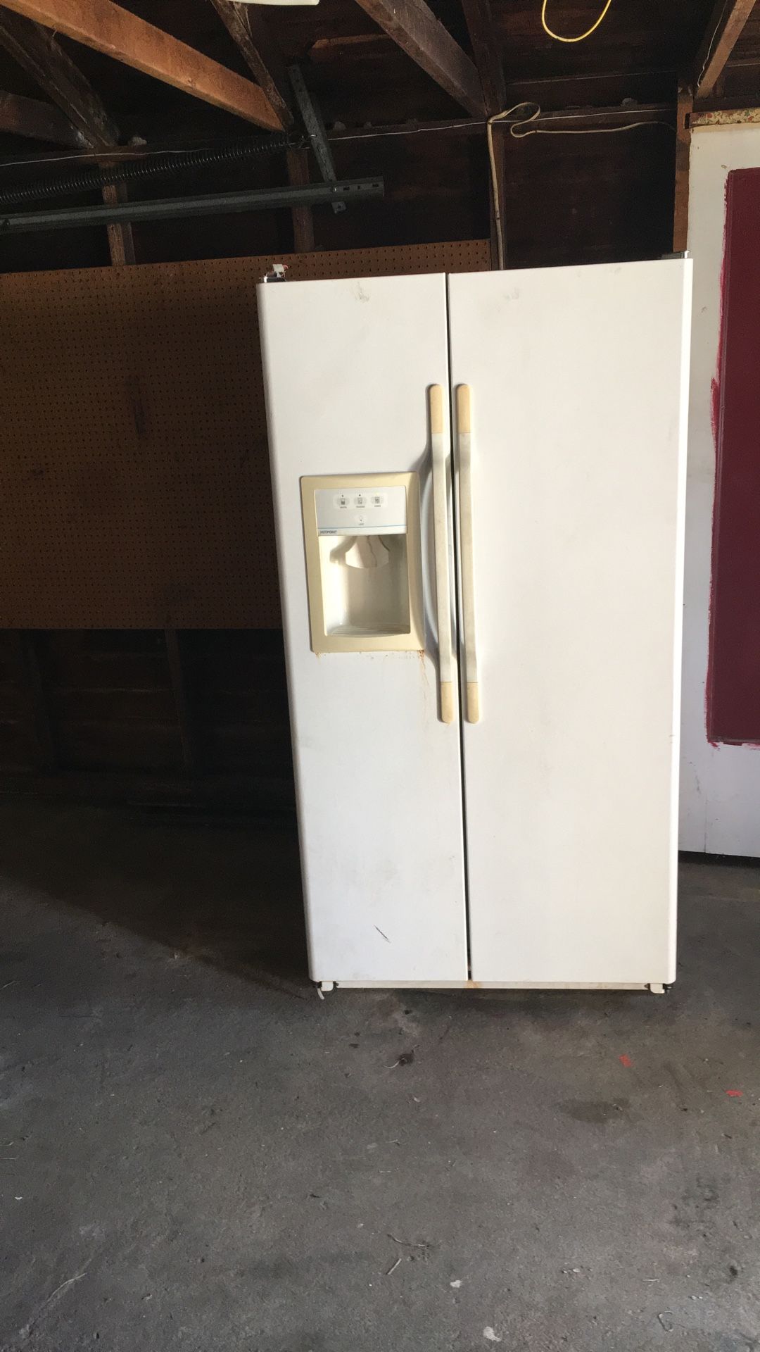 GE Hotpoint Refrigerator 