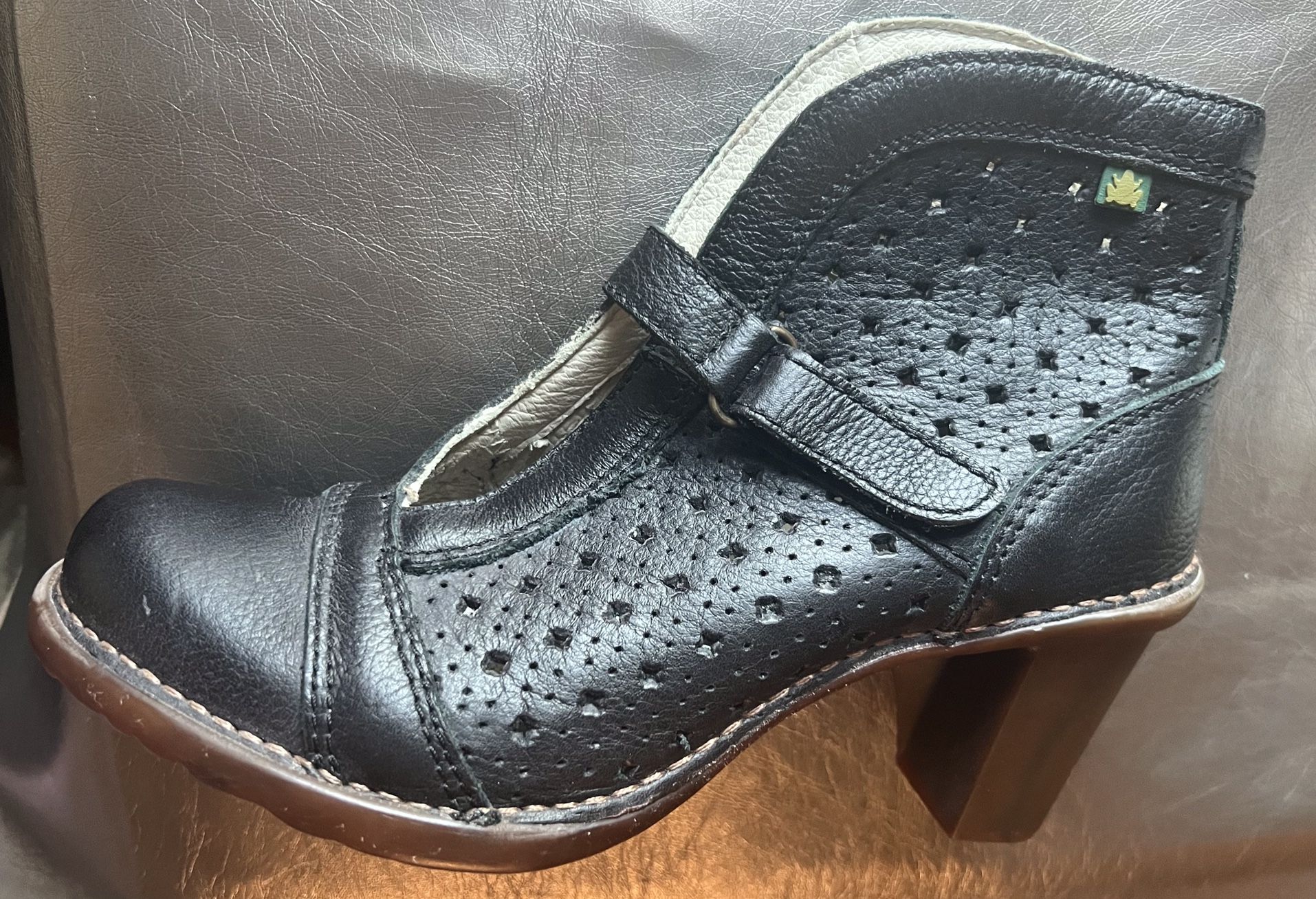 EL NATURALISTA Size EU 38 Black Leather Mid Ankle Booties HeelsA
